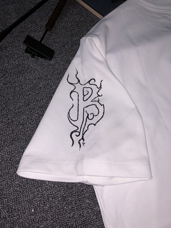 ブランドTシャツ角部分ディテール